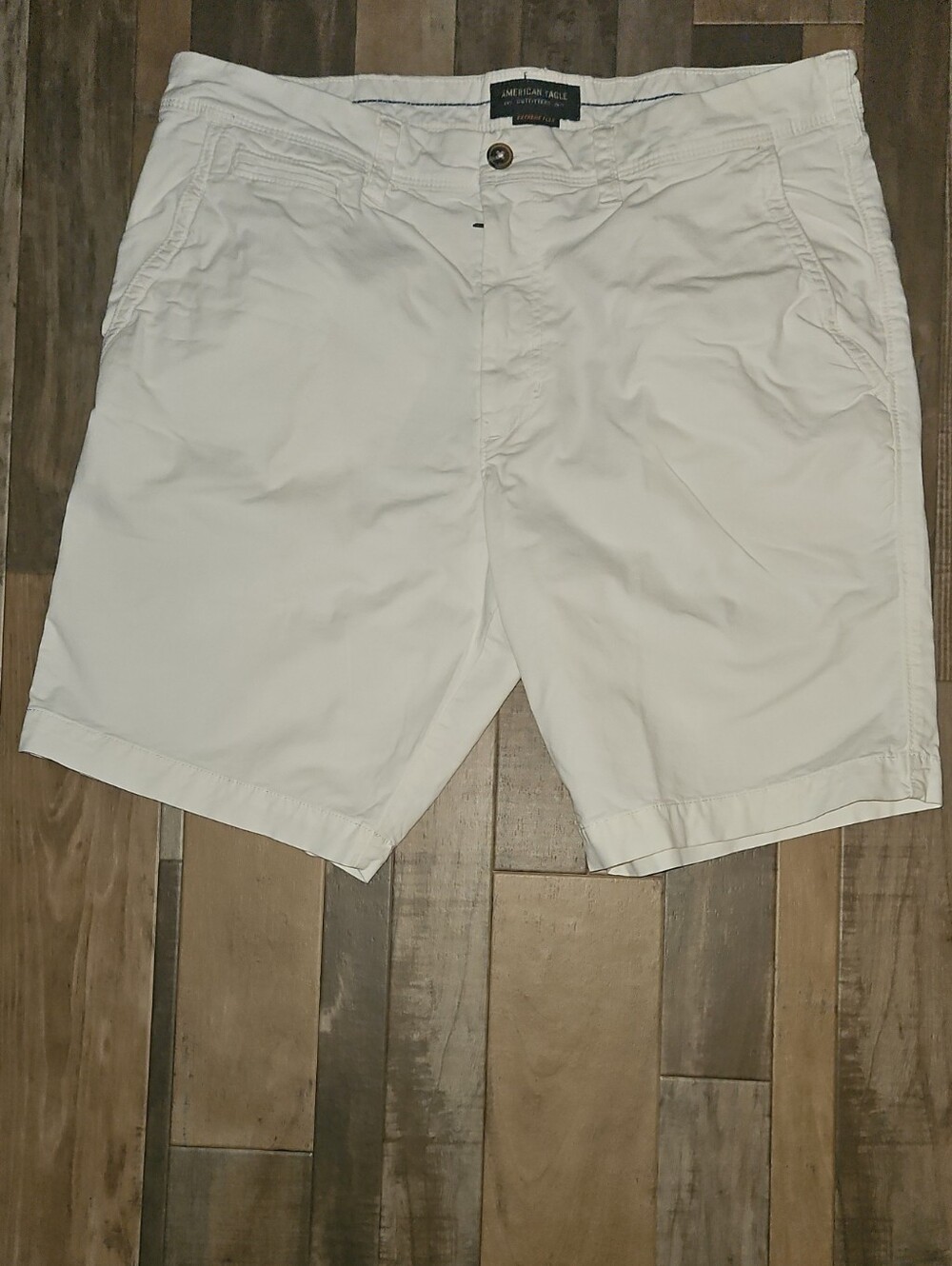 American Eagle Outfitters Men’s Off-White Flat Front Chino Shorts